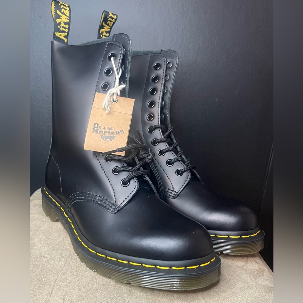 Dr Martens 1490 - Smooth Black Patent Leather Boots - New in Box - Size 8 Docs